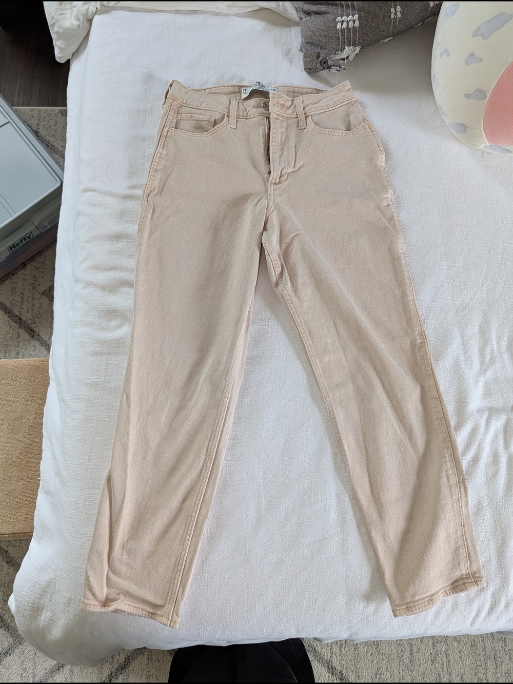 Hollister Cream Curvy High-Rise Mom Jeans